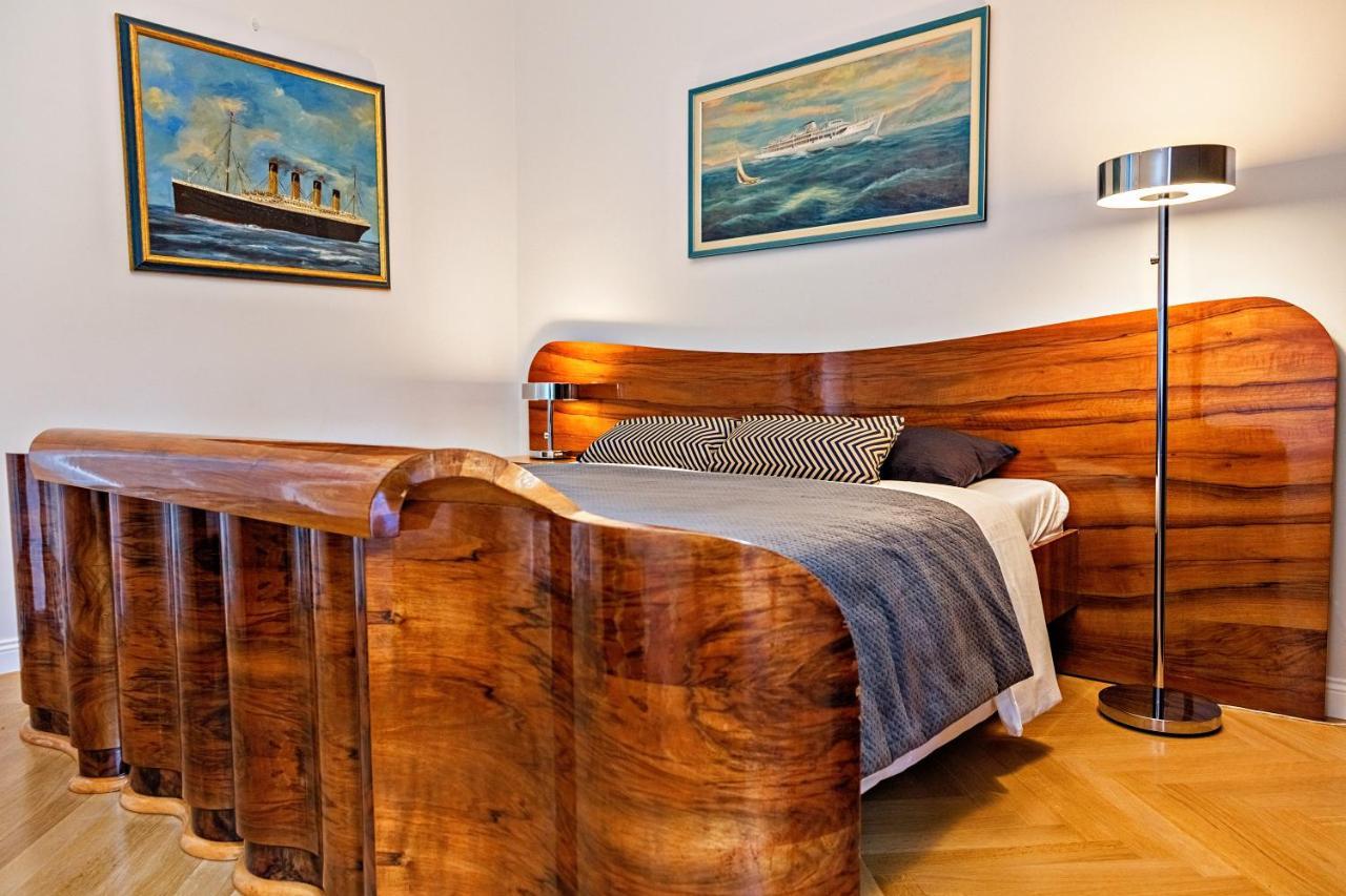 Deluxe Beachfront Apartment Klara, Lovran Eksteriør billede